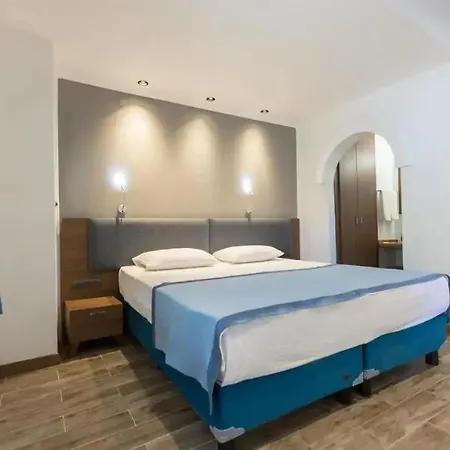 Hotel Adella Garden Marina