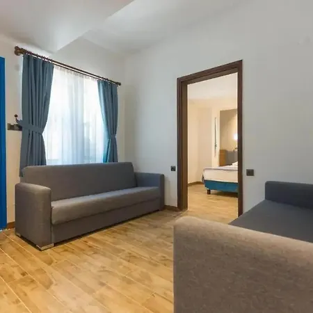 Adella Garden Marina Hotel
