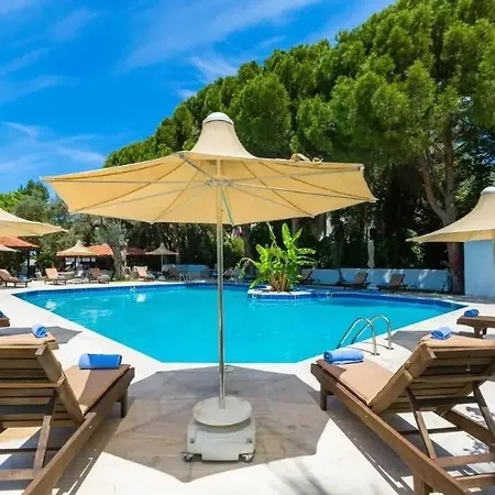 Hotel Adella Garden Marina
